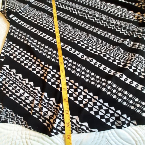 Allison Daley top Size Large short sleeved black and white - Picture 4 of 8